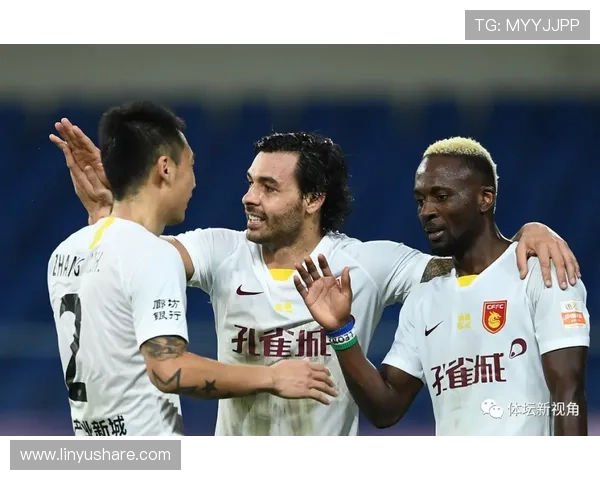 亚洲足坛多线激战各国强队争锋赛场风云再起新格局逐渐显现引人关注