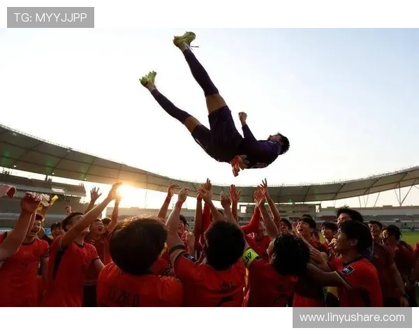 砥砺前行国足再启世界杯荣耀征程全民期待梦想绽放时刻五年拼搏铸辉煌 - 副本 - 副本 (2) 砥砺前行国足再启世界杯荣耀征程全民期待梦想绽放时刻五年拼搏铸辉煌 - 副本 - 副本 (2)