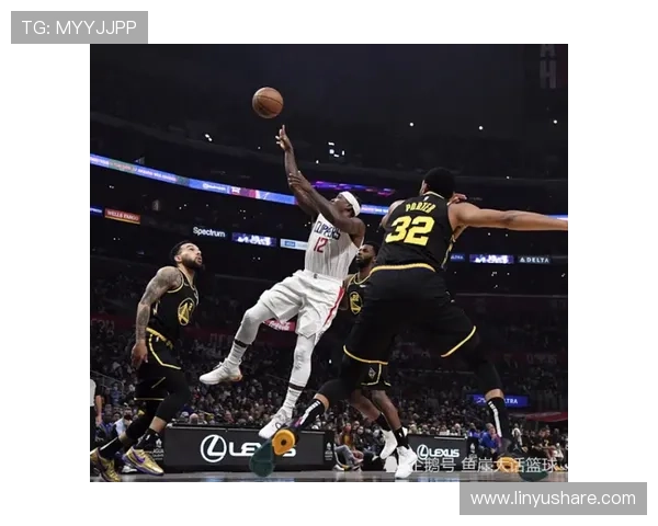 体育资讯平台评论热议:揭示赛事背后深层次影响与球迷心声 - 副本 - 副本